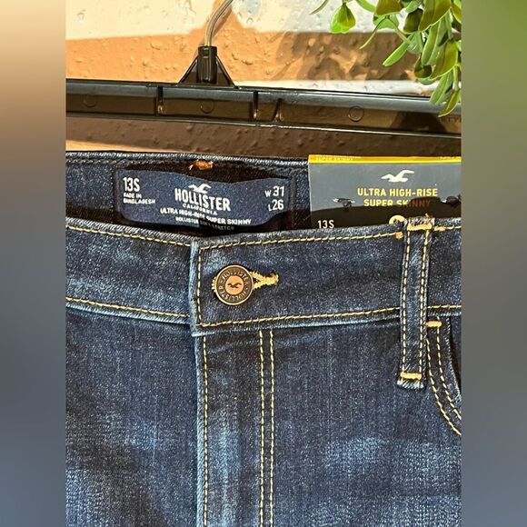 Hollister | Ultra High Rise Skinny Jeans | Size 13 - Picture 4 of 4